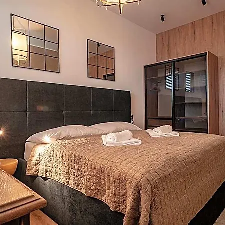 Sting Platan 4* اوسترافا